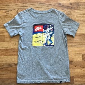 Nike Boys Astronaut Short Sleeve Tee Size Large